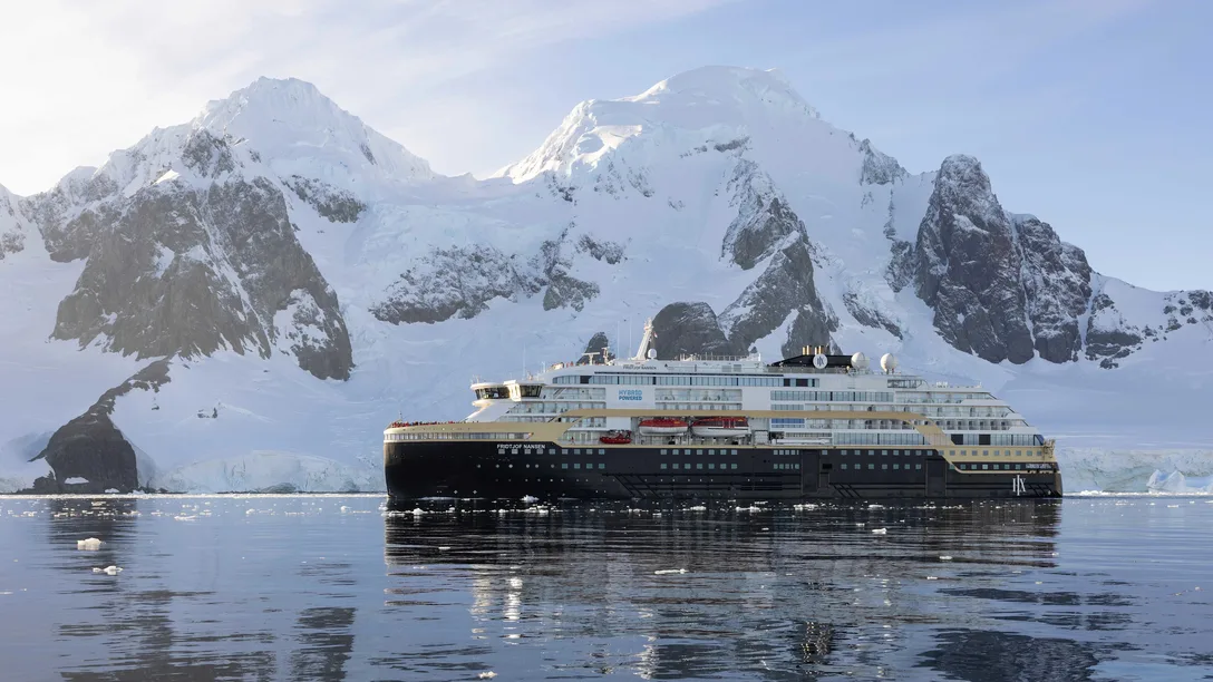 Antarctica Lemaire Channel MS Fridtjof Nansen HX 44945 Photo Espen Mills 1