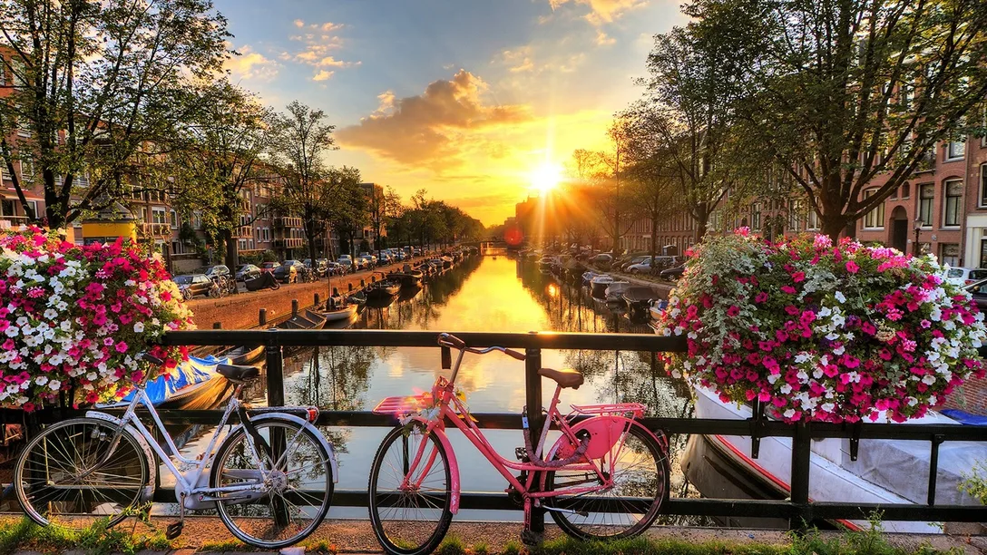 Enchantingrhine NETHERLANDS Amsterdam Canals at sunrise ss 189863267 gallery