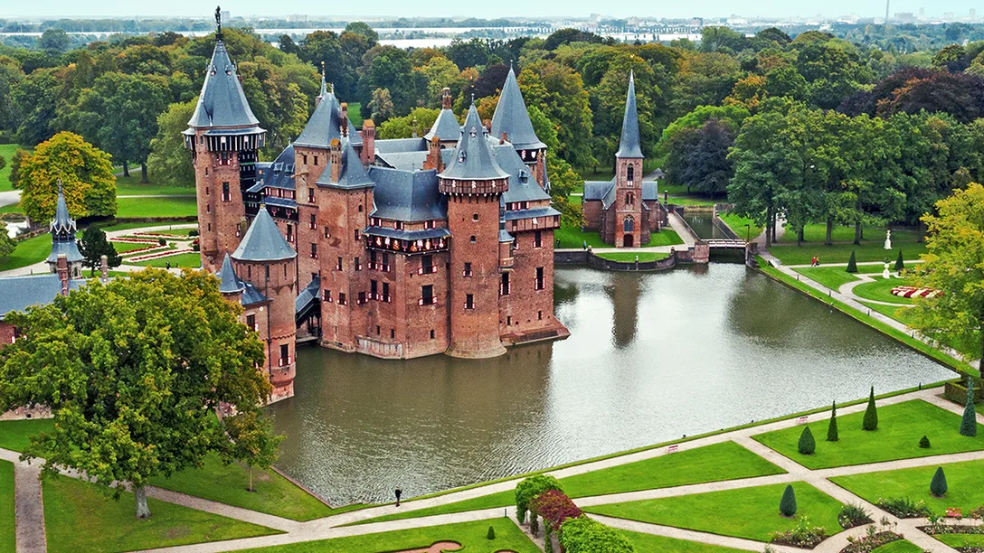 NL Castle de Haar aerial 1920x630