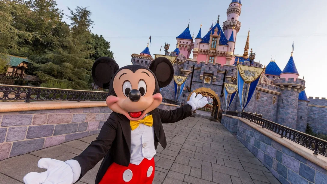 Disneyland guide 7 scaled