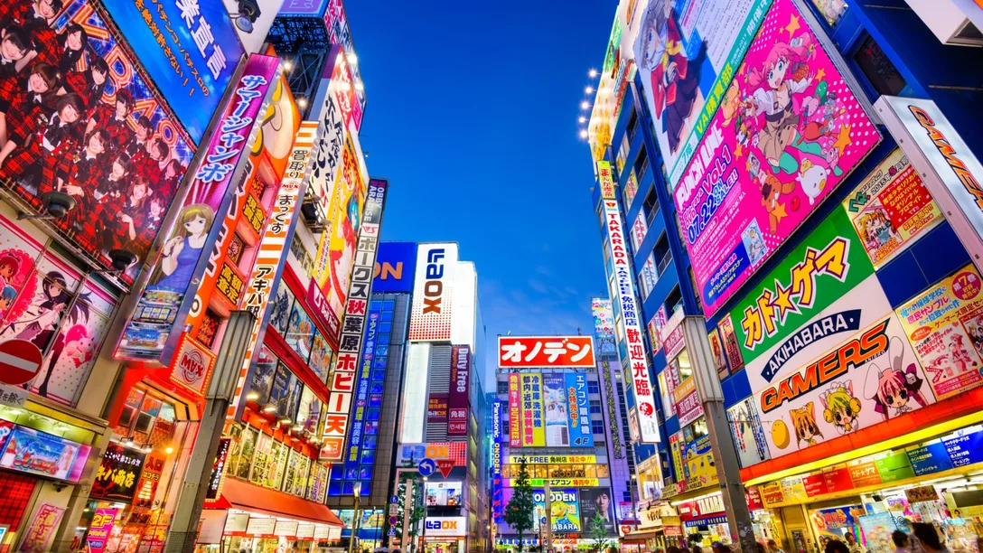 26293 tokyo colourful busy street nnho2k scaled