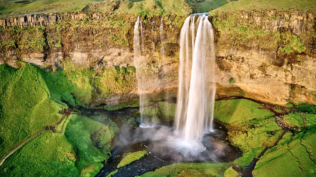 COMP Seljalandsfoss shutterstock 1426472066 web