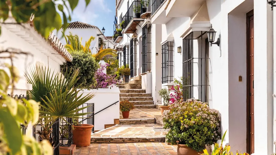 Crystal Lisbon street