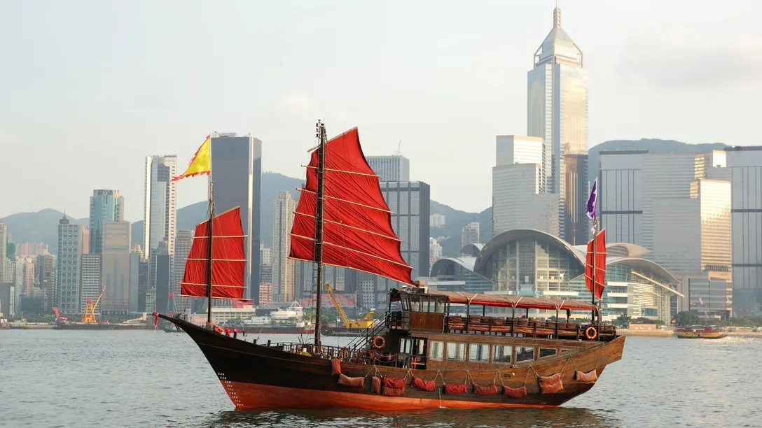 Hong-Kong-Junk-boat-colour