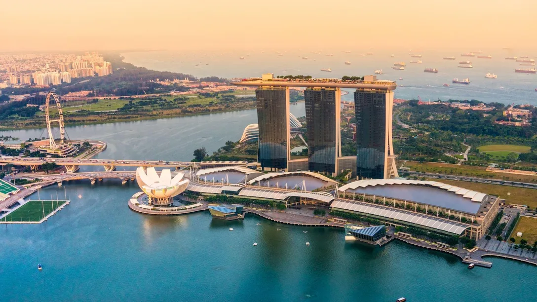 Singapore-city-skyline-sunset-Marina-Bay