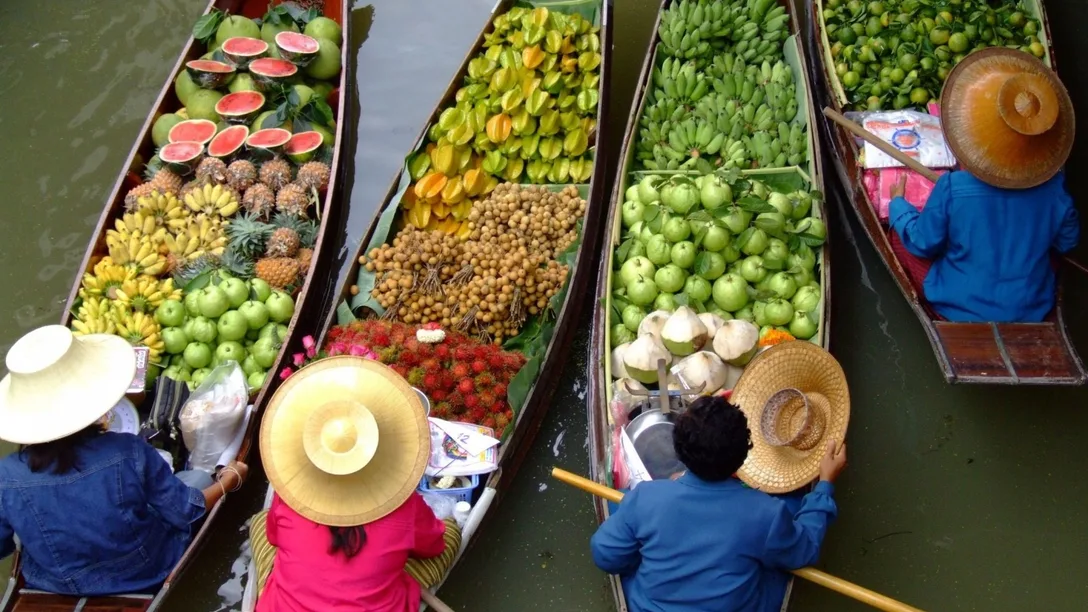 floating-market-Bangkok-Thailand-traditional-colour-culture