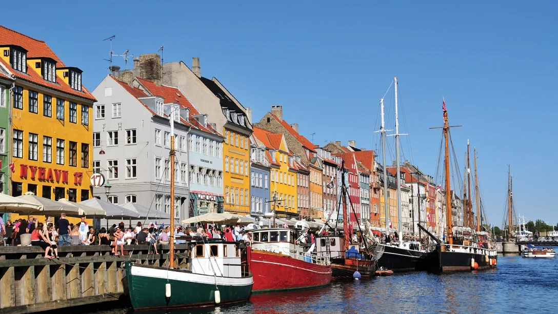 Nyhavn-Copenhagen-boats-buildings