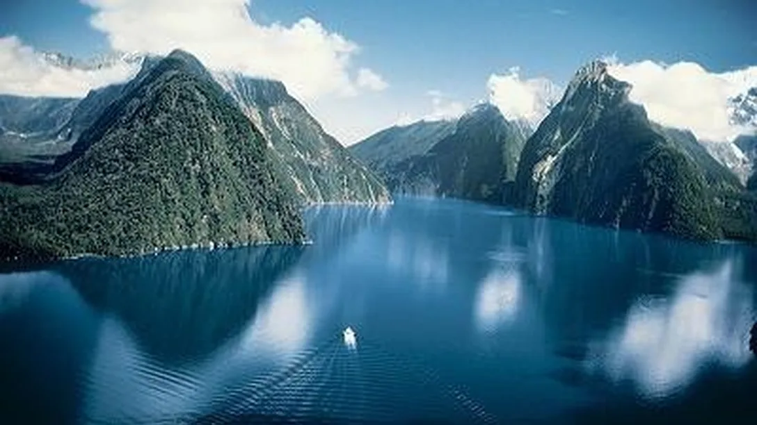 Milford-Sound-Fjordland