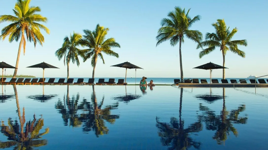hilton-fiji-pool-01-87846-crop